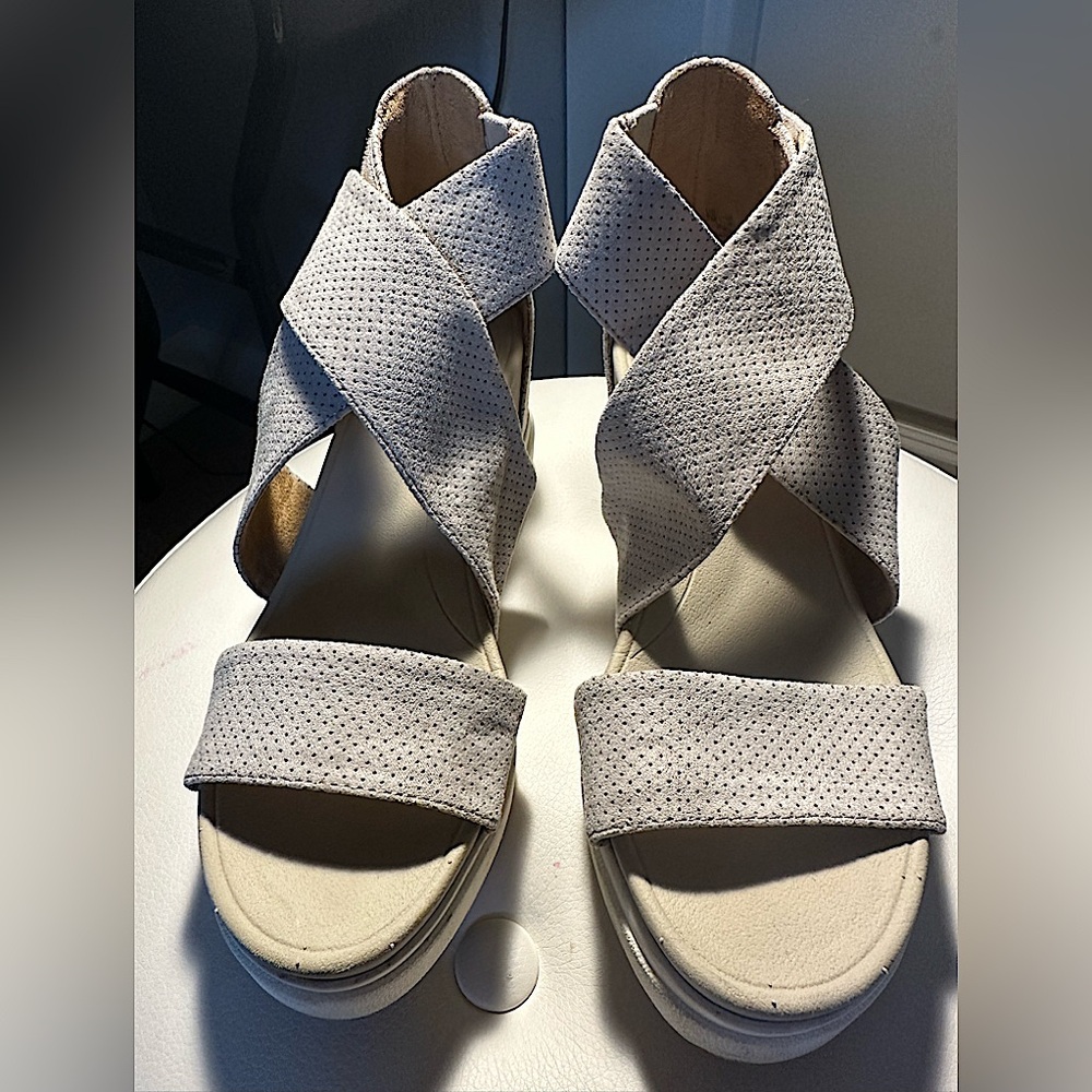 Drscholls Shoes size 7 Women’s- Tan strap on Sandals